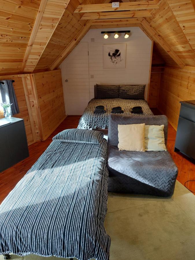 The Hive - Unique Log Cabin With Wood Burning Stove Ludchurch Εξωτερικό φωτογραφία