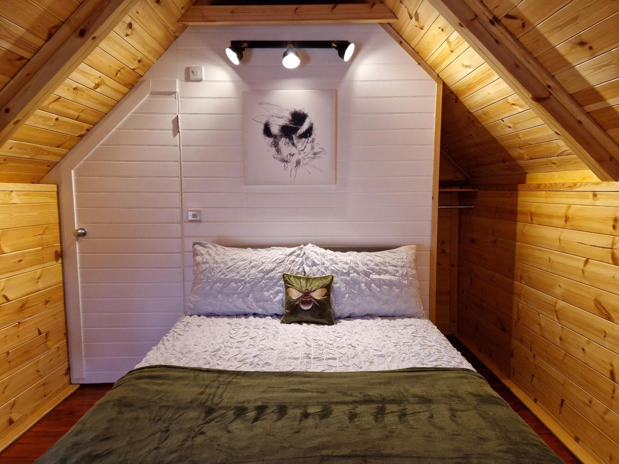 The Hive - Unique Log Cabin With Wood Burning Stove Ludchurch Εξωτερικό φωτογραφία