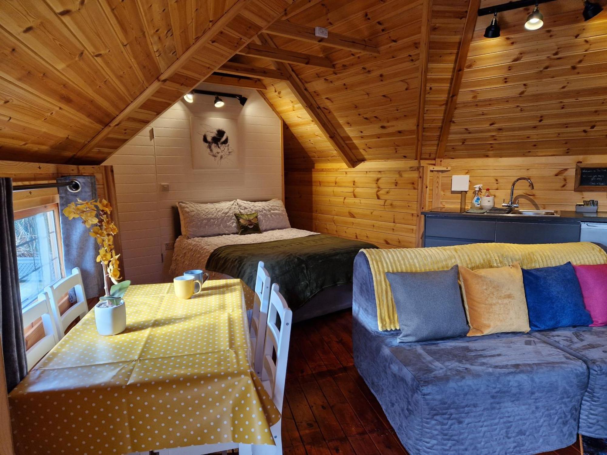 The Hive - Unique Log Cabin With Wood Burning Stove Ludchurch Εξωτερικό φωτογραφία