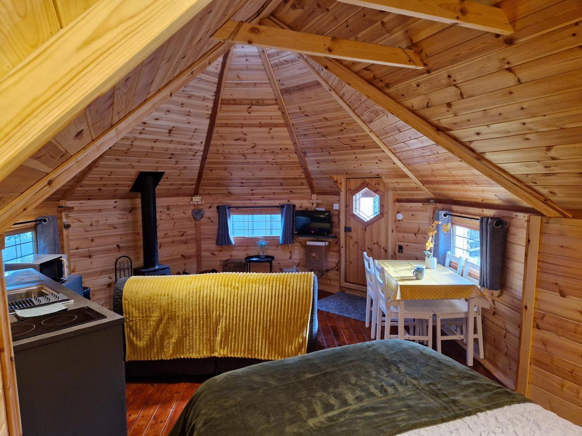 The Hive - Unique Log Cabin With Wood Burning Stove Ludchurch Εξωτερικό φωτογραφία